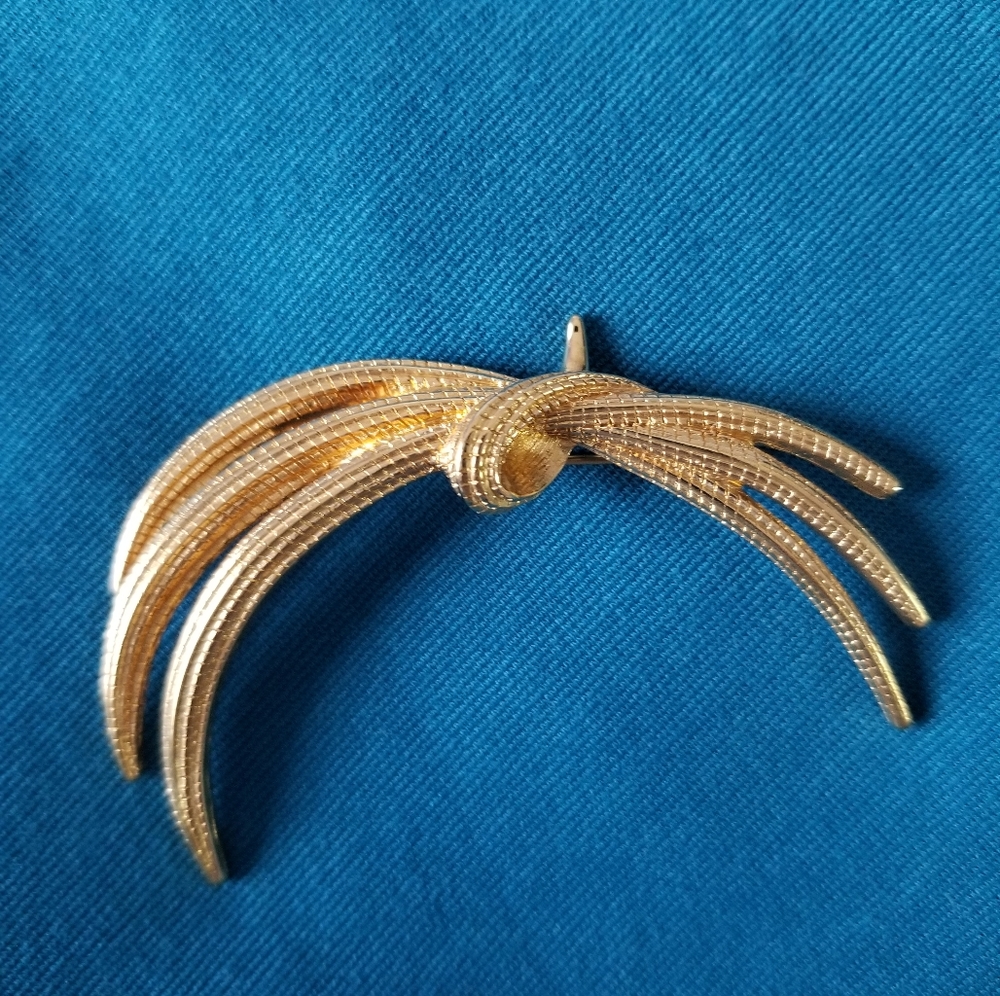 Vintage Monet Classic Gold Crest Brooch